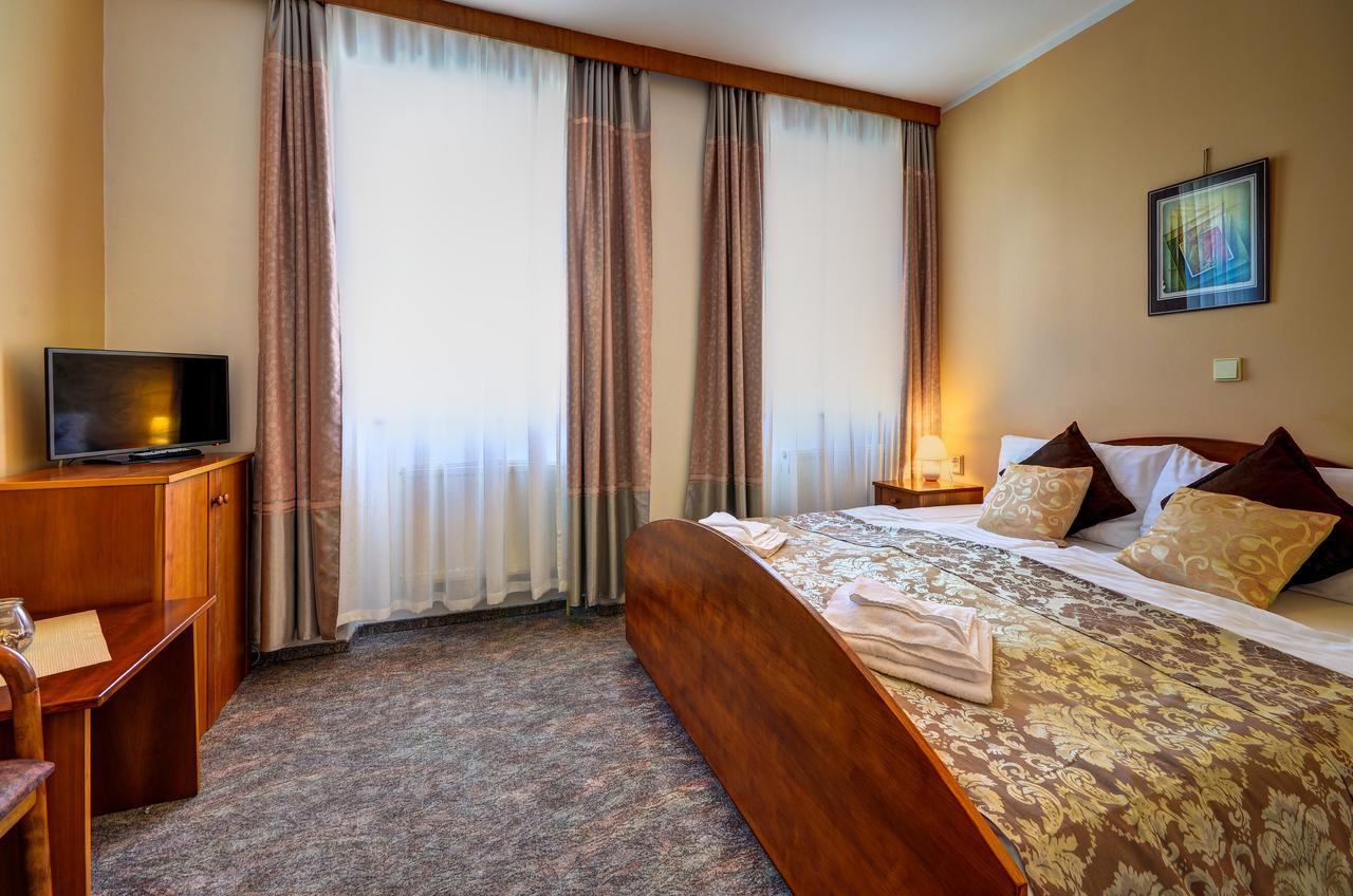 Hotel Pizzeria Istria Velke Losiny Bagian luar foto