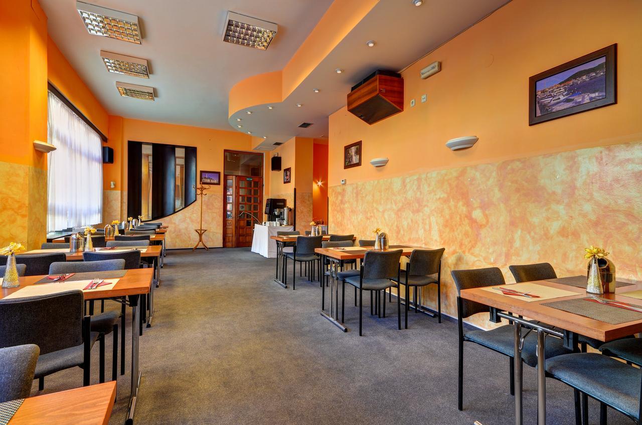 Hotel Pizzeria Istria Velke Losiny Bagian luar foto