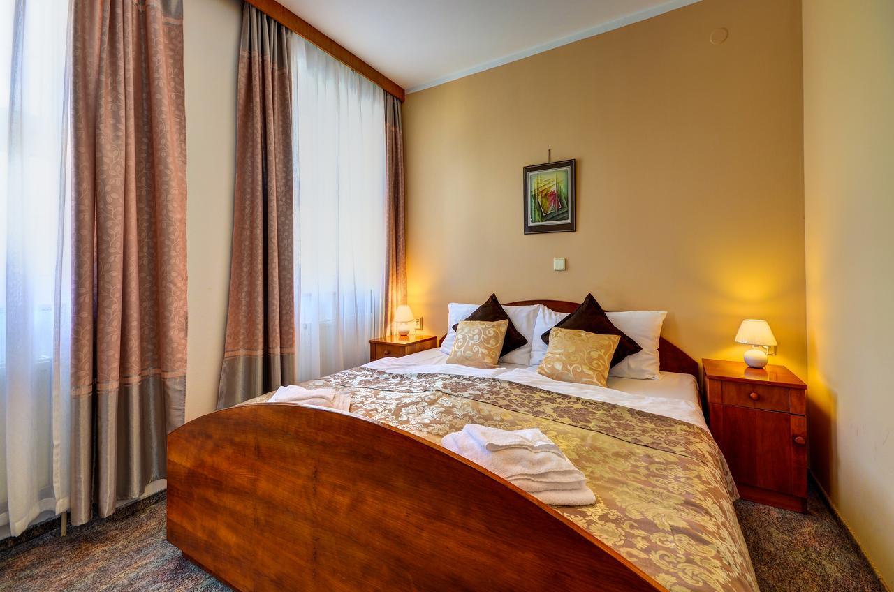 Hotel Pizzeria Istria Velke Losiny Bagian luar foto