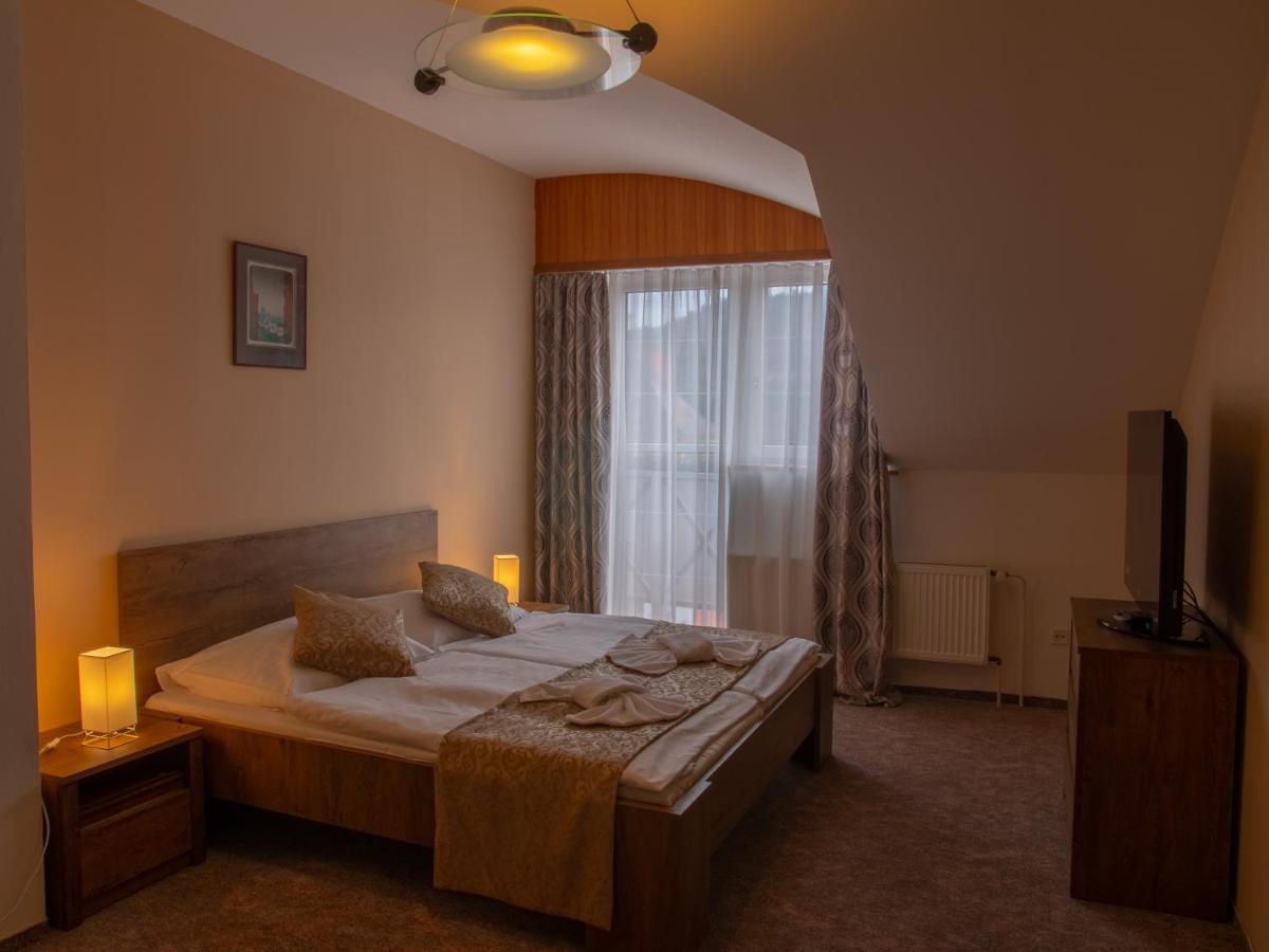 Hotel Pizzeria Istria Velke Losiny Bagian luar foto