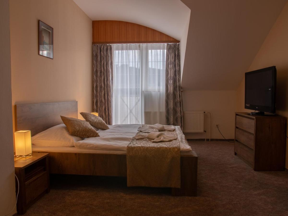 Hotel Pizzeria Istria Velke Losiny Bagian luar foto