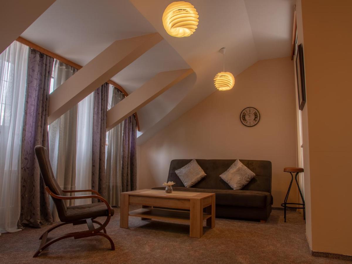 Hotel Pizzeria Istria Velke Losiny Bagian luar foto